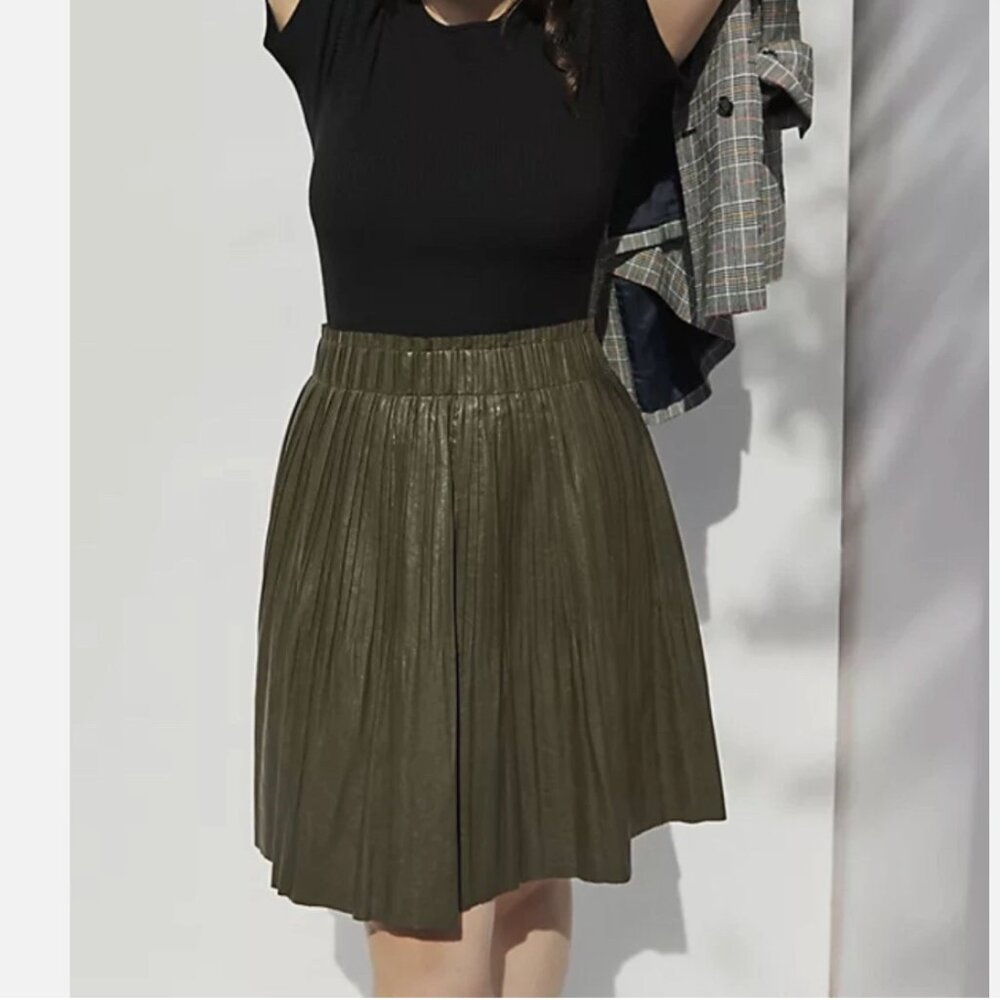 NWT Anthropologie Ellene Faux Leather Pleated Mini Skirt L Green olive L